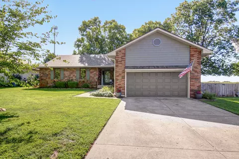 Exterior - 5935 S Geronimo Dr, Springfield, MO 65810 photo 3 of 11
