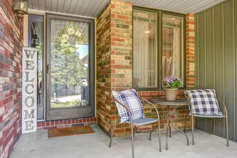 Exterior - 5935 S Geronimo Dr, Springfield, MO 65810 photo 5 of 11