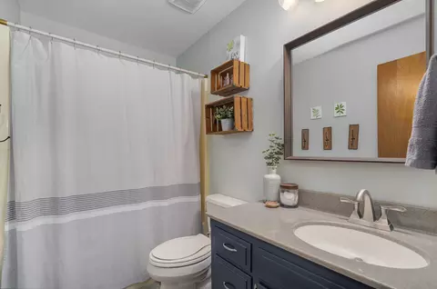 Bath - 5935 S Geronimo Dr, Springfield, MO 65810 photo 3 of 3