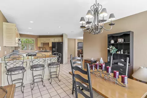 Dining - 3733 E Cromwell Ln, Springfield, MO 65802 photo 3 of 4