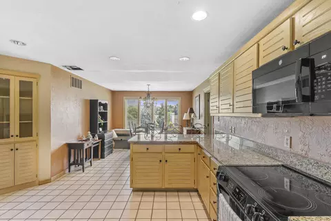 Kitchen - 3733 E Cromwell Ln, Springfield, MO 65802 photo 3 of 3