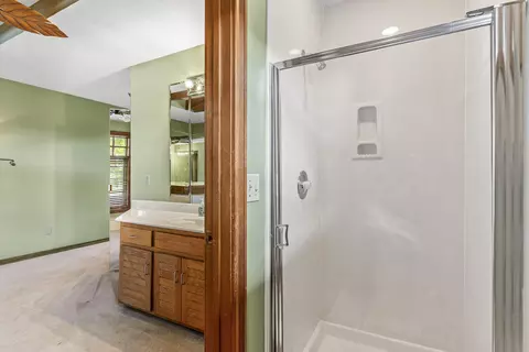 Bath - 3733 E Cromwell Ln, Springfield, MO 65802 photo 2 of 5