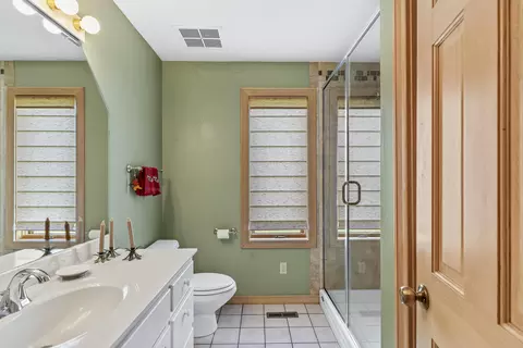 Bath - 3733 E Cromwell Ln, Springfield, MO 65802 photo 3 of 5