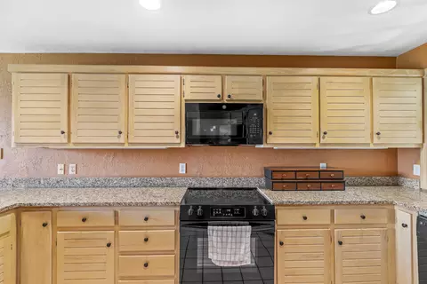 Kitchen - 3733 E Cromwell Ln, Springfield, MO 65802 photo 2 of 3