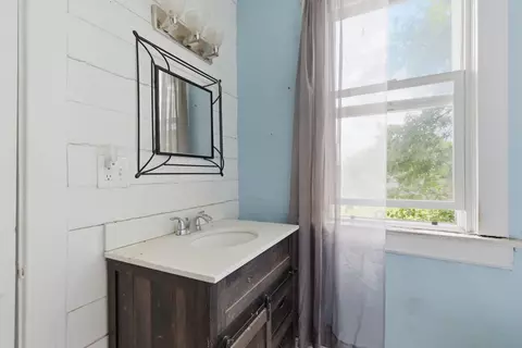 Bath - 901 N Concord Ave, Springfield, MO 65802 photo 3 of 4