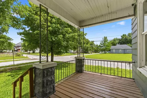 Exterior - 901 N Concord Ave, Springfield, MO 65802 photo 4 of 8