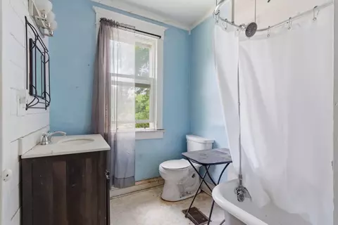 Bath - 901 N Concord Ave, Springfield, MO 65802 photo 2 of 4