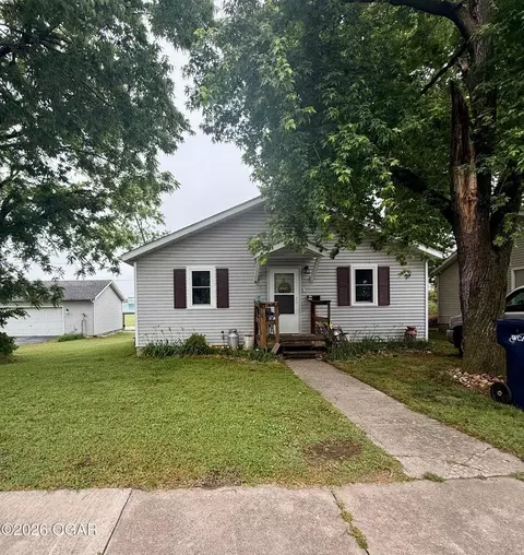 522 S Hall St, Webb City, MO 64870