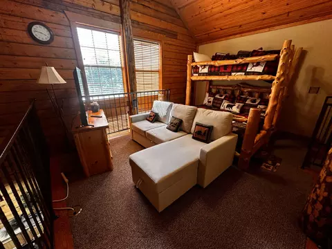 Bedroom - 264 Oak Ridge Rd, Branson, MO 65616 photo 8 of 10