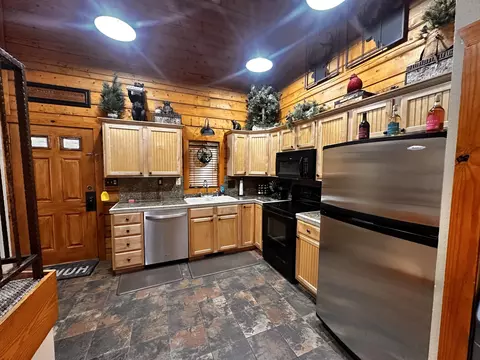 Kitchen - 264 Oak Ridge Rd, Branson, MO 65616 photo 2 of 4