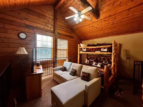 Bedroom - 264 Oak Ridge Rd, Branson, MO 65616 photo 9 of 10