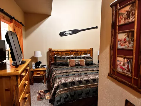 Bedroom - 264 Oak Ridge Rd, Branson, MO 65616 photo 1 of 10