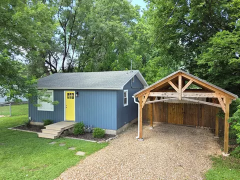 103 N Market St, Nixa, MO 65714