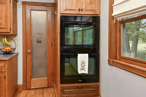 Kitchen - 680 E Trakel Pl, Springfield, MO 65810 photo 5 of 10