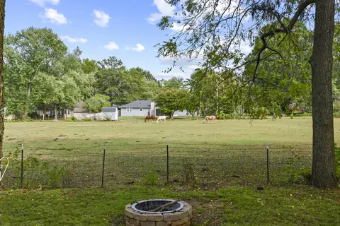 Exterior - 680 E Trakel Pl, Springfield, MO 65810 photo 8 of 15