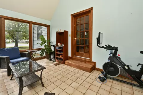 Exterior - 680 E Trakel Pl, Springfield, MO 65810 photo 6 of 15