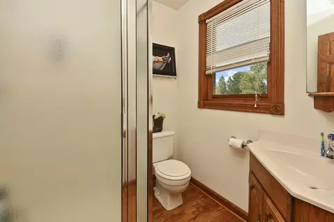 Bath - 680 E Trakel Pl, Springfield, MO 65810 photo 5 of 9