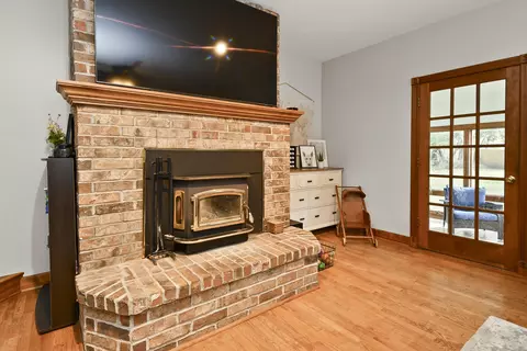 Entry Way - 680 E Trakel Pl, Springfield, MO 65810 photo 1 of 6