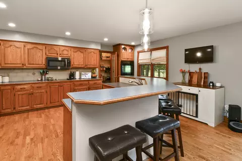 Kitchen - 680 E Trakel Pl, Springfield, MO 65810 photo 2 of 10