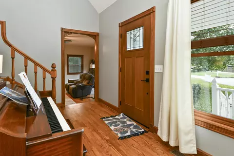 Entry Way - 680 E Trakel Pl, Springfield, MO 65810 photo 3 of 6