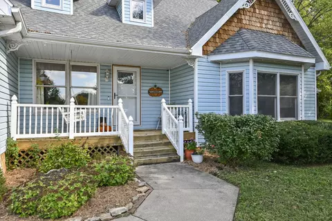 Exterior - 680 E Trakel Pl, Springfield, MO 65810 photo 3 of 15