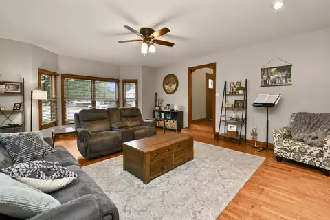 Living - 680 E Trakel Pl, Springfield, MO 65810 photo 4 of 4