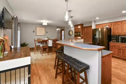 Kitchen - 680 E Trakel Pl, Springfield, MO 65810 photo 6 of 10