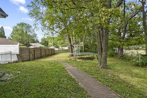 Exterior - 680 E Trakel Pl, Springfield, MO 65810 photo 13 of 15