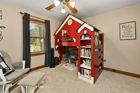 Bedroom - 680 E Trakel Pl, Springfield, MO 65810 photo 5 of 9