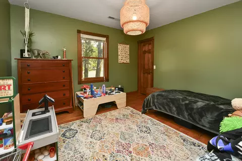 Bedroom - 680 E Trakel Pl, Springfield, MO 65810 photo 6 of 9