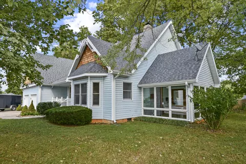 Exterior - 680 E Trakel Pl, Springfield, MO 65810 photo 2 of 15