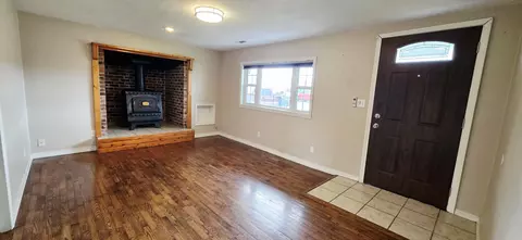 Living - 703 E Jackson St, Marshfield, MO 65706 photo 2 of 4