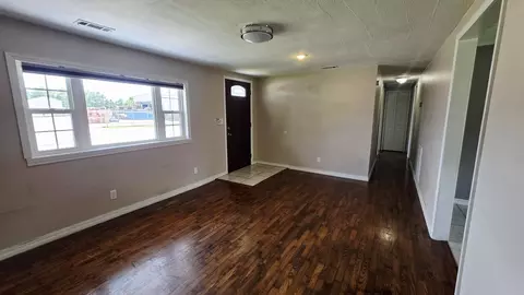 Living - 703 E Jackson St, Marshfield, MO 65706 photo 4 of 4