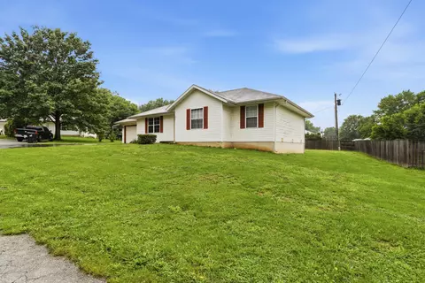Exterior - 237 Dean St, Sparta, MO 65753 photo 2 of 7