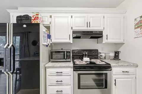 Kitchen - 237 Dean St, Sparta, MO 65753 photo 3 of 3