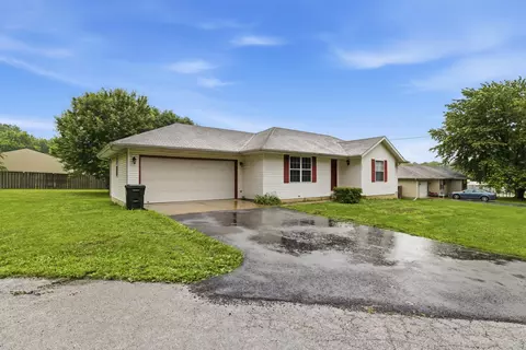 Exterior - 237 Dean St, Sparta, MO 65753 photo 3 of 7
