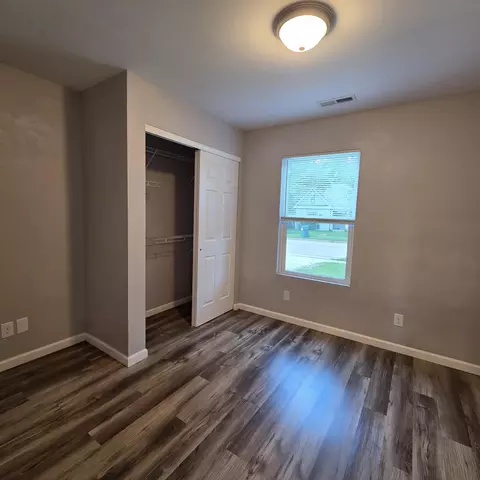 Bedroom - 1622 W Chestnut St, Springfield, MO 65802 photo 2 of 4