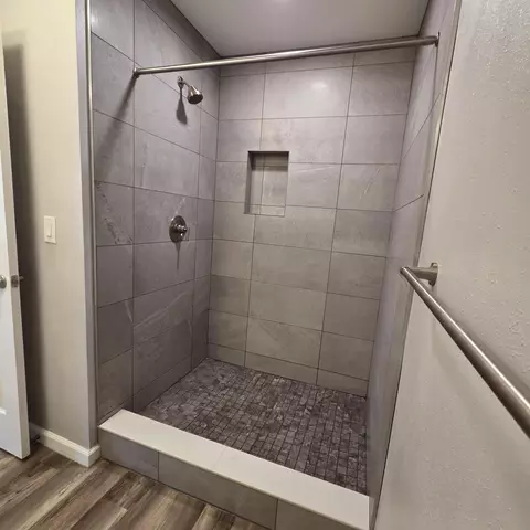 Bath - 1622 W Chestnut St, Springfield, MO 65802 photo 2 of 2