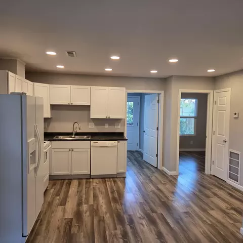 Kitchen - 1622 W Chestnut St, Springfield, MO 65802 photo 1 of 2