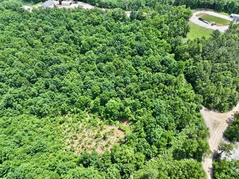 18550 Cr 106 E, Eminence, MO 65466