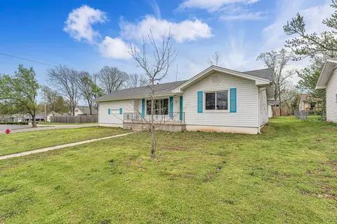 302 S 6th St, Ozark, MO 65721