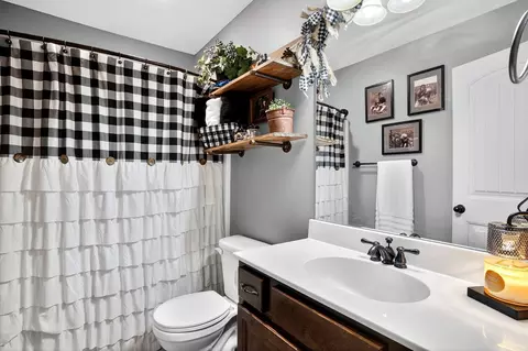 Bath - 1699 E New Madrid, Republic, MO 65738 photo 1 of 3