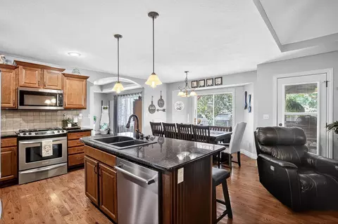Kitchen - 1699 E New Madrid, Republic, MO 65738 photo 4 of 4