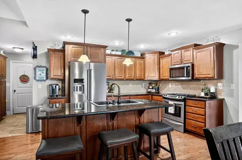 Kitchen - 1699 E New Madrid, Republic, MO 65738 photo 2 of 4