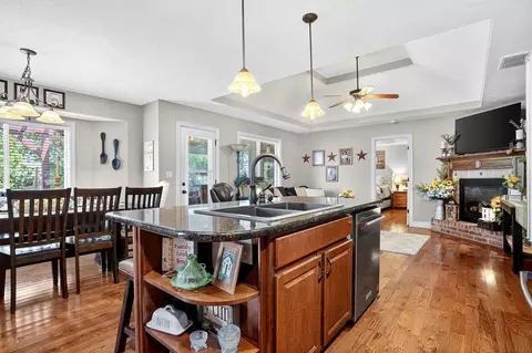 Kitchen - 1699 E New Madrid, Republic, MO 65738 photo 3 of 4