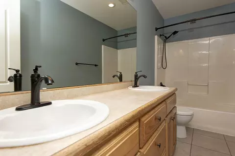 Bath - 3871 W Olivia St, Springfield, MO 65810 photo 5 of 5