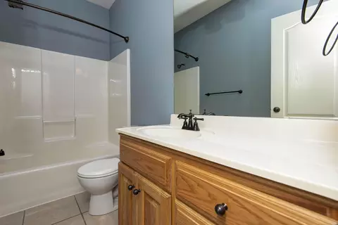 Bath - 3871 W Olivia St, Springfield, MO 65810 photo 4 of 5