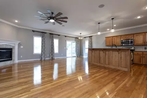 Living - 3871 W Olivia St, Springfield, MO 65810 photo 7 of 10