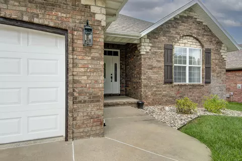 Exterior - 3871 W Olivia St, Springfield, MO 65810 photo 2 of 6