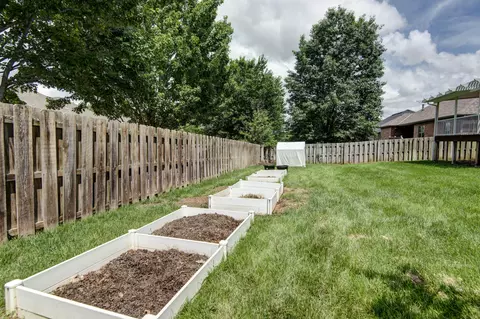 Exterior - 3871 W Olivia St, Springfield, MO 65810 photo 4 of 6